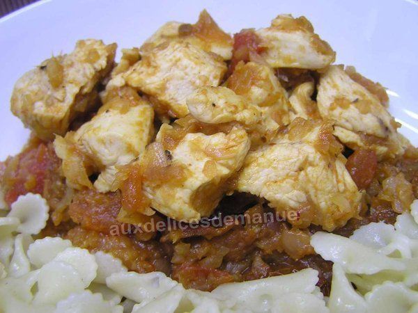filets de poulet aux oignons et tomates