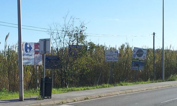 Supprimons ces publicités qui polluent le Lavandou !