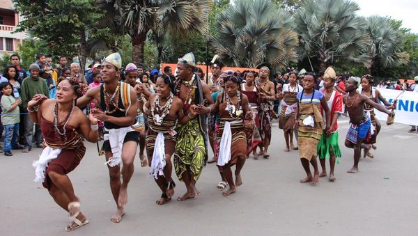 Madagascar: un carnaval où les cultures des 22 régions sont représentées