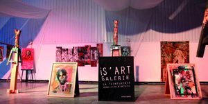 Is’art galerie – Regina Daniel met en valeur les pigments naturels