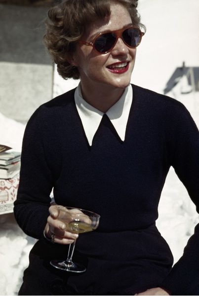 Une femme dans un bar de glace, Zürs, Autriche 1949-1950