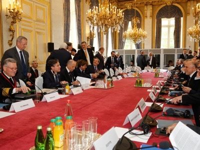 Au feu, les pompiers