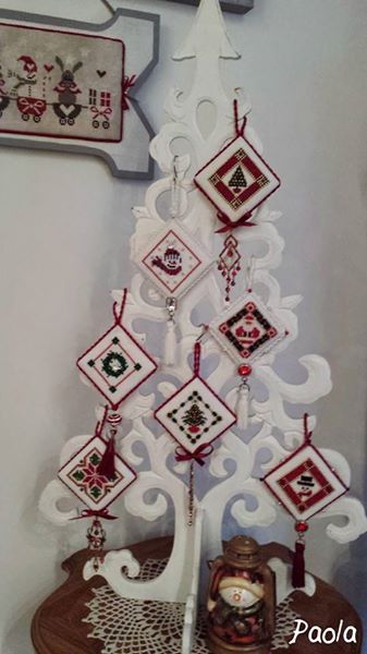 ... Ancora per l'albero tanti piccoli pinkeep .. sempre a punto croce