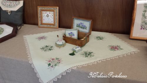Altri fiori, altro stile, ... sempre punto croce