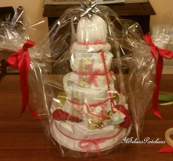 Tempo di Mostre!!! ... Alla mostra di '' Creatività '' (22 nov. 8 dic) ... anche una torta di pannolini con