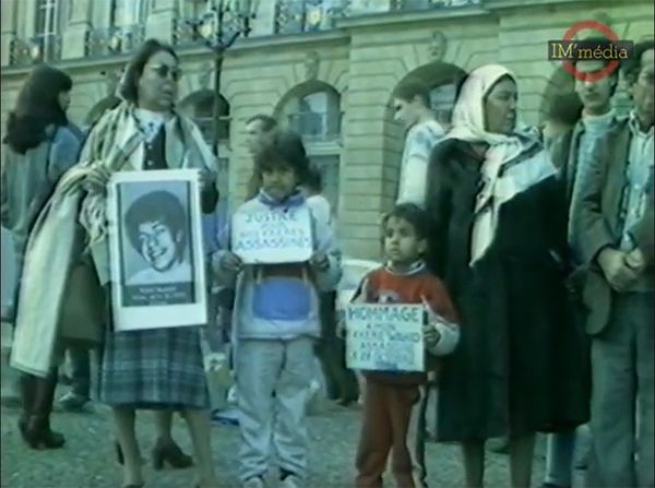Les « FOLLES de la place Vendôme » contre les crimes racistes ou sécuritaires