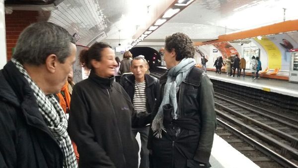 Leila dans le RER Parisien, un peu transport en commun ça fait du bien quand même...Les Minguettes( 69200) jusqu'a Paris à pied