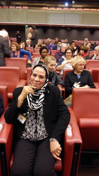 Latifa Ibn Ziaten à l'assemblée avant que des sauvages incultes osent hués