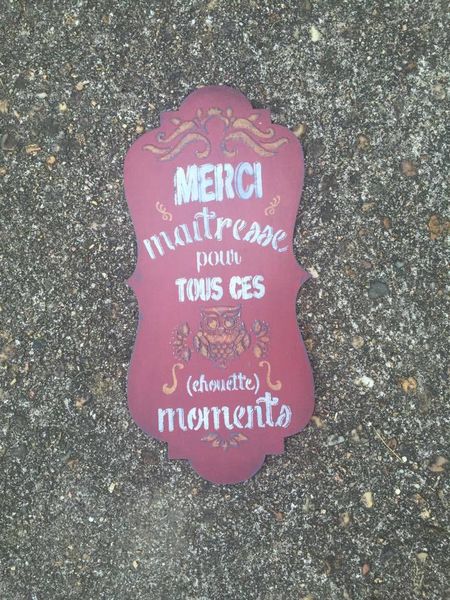 Avec la plaque modéle "bienvenue"