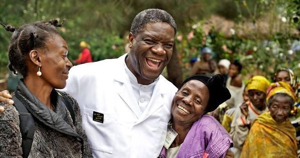 Le Dr Mukwege dans son milieu professionnel à Panzi