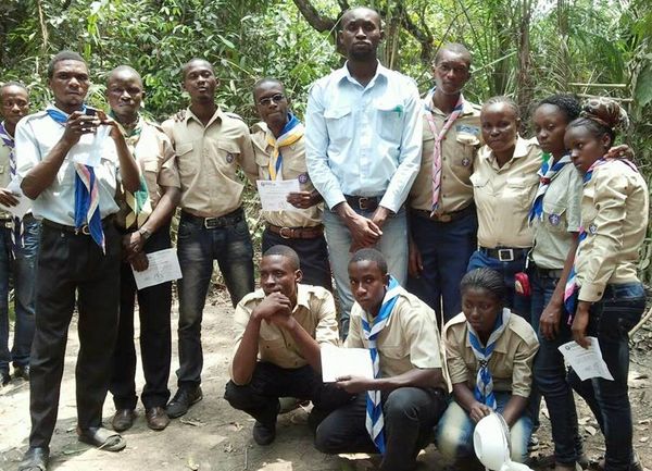 Un groupe de scouts et guides à Kinshasa (Photo Flavien Mvubu)