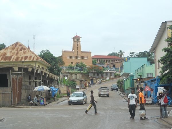Une artère de la ville de Boma
