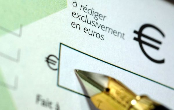 Un chèque, pouvant être sans provision