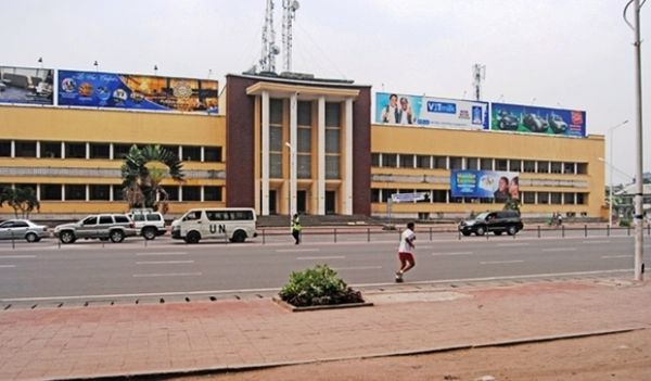 La grand'poste de Kinshasa, sur le Boulevard du 30 juin