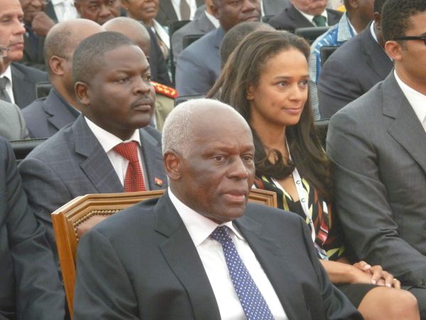 Dos Santos, qui dirige l'Angola d'une main de fer