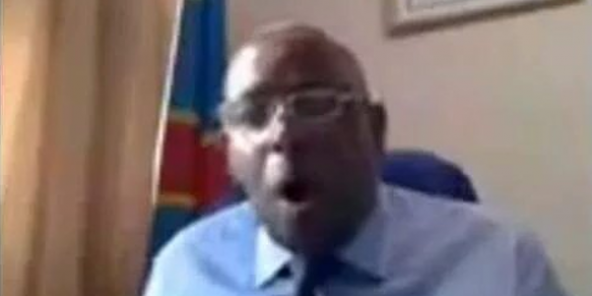 Un ministre congolais en train de jouir dans son bureau officiel