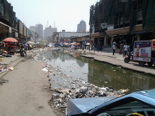 Avenue du Commerce à Kinshasa (Photo Achille Tabala)