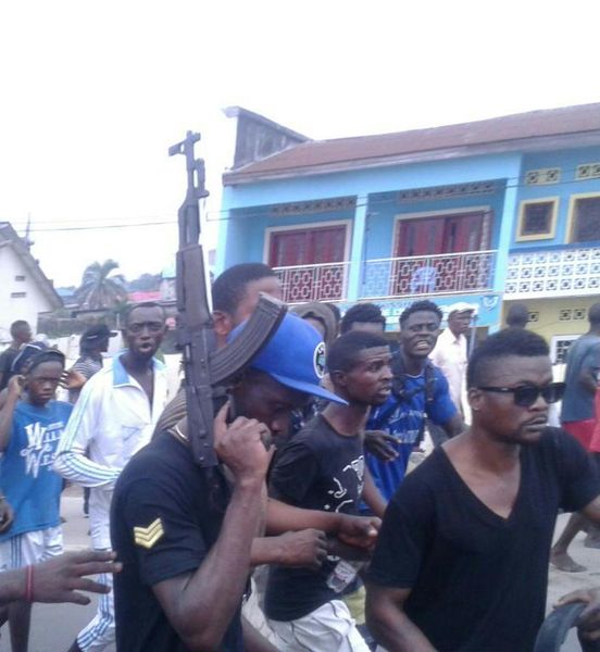 Des coups de feu nourris ce matin à Kinshasa - Les sièges de l'UDPS et FONUS incendiés