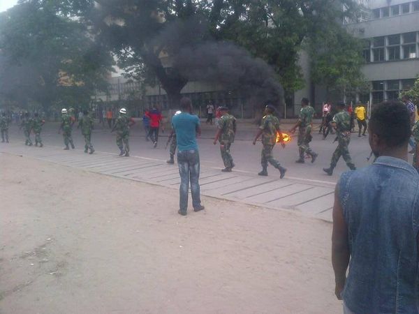 Scènes de guerre à Kinshasa depuis lundi
