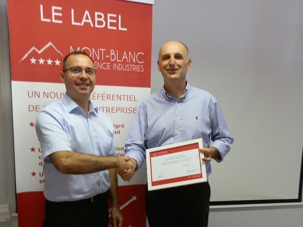 Philippe Descaillot (à droite), directeur général de Thermocompact, PME de 120 personnes implantée à Metz-Tessy (Haute-Savoie), avec Jean-Marc André, directeur général du pôle Mont-Blanc Industries.