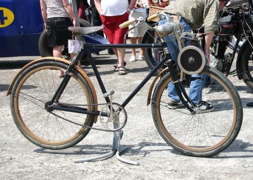 Vélo moteur dans notre groupe à l'AHF 2010