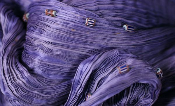 Le plissé "Fortuny", obtenu à l'aide d'un procédé breveté