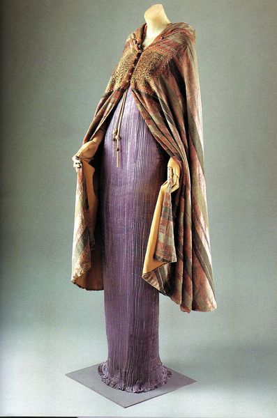 Robe Delphos et Cape du soir imprimée or