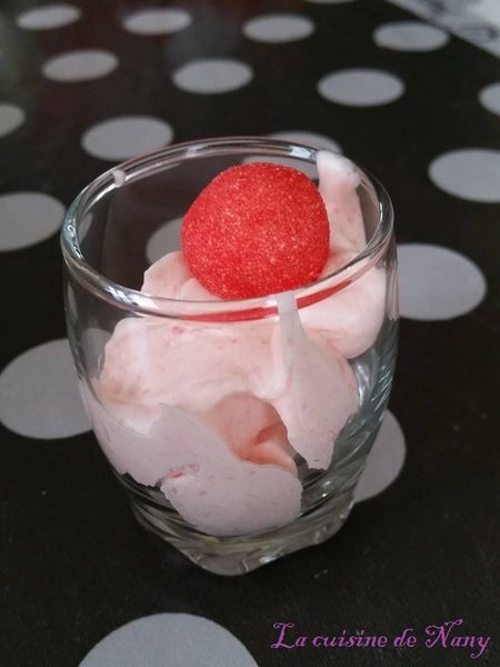 Crème Chantilly à la fraise Tagada