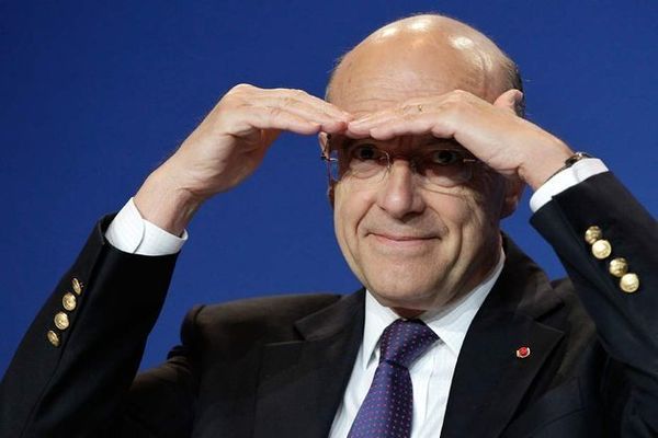 JUPPE = "FAUX-CUL " IMMIGRATIONNISTE, CENTRISTE, DROIT DE L'HOMMISTE ! TOURNANT "DROITIER" BIDON!