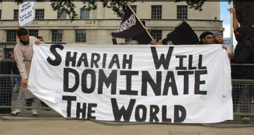 DROLE D'ETAT D'URGENCE QUI POURCHASSE ESSENTIELLEMENT LES ISLAMOPHOBES !