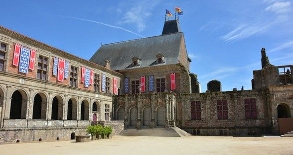 LE RETOUR DE L'ANNEAU DE JEANNE D'ARC AU PUY DU FOU ! LE SYMBOLE DE LA "RECONQUISTA " FRANCAISE !