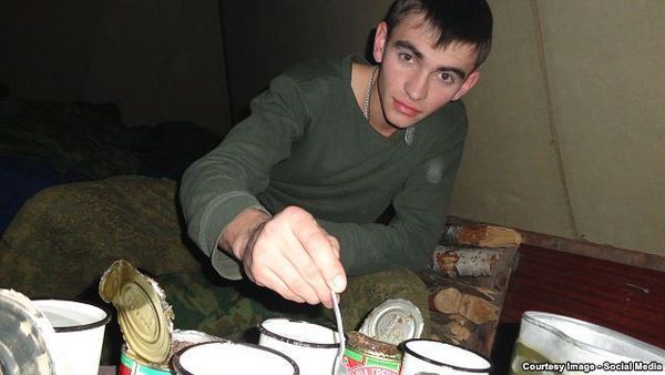 UN HEROS RUSSE COURAGEUX ET VIRIL POUR VAINCRE DAECH! PAS UN TRAITRE DROIT DE L'HOMMISTE !