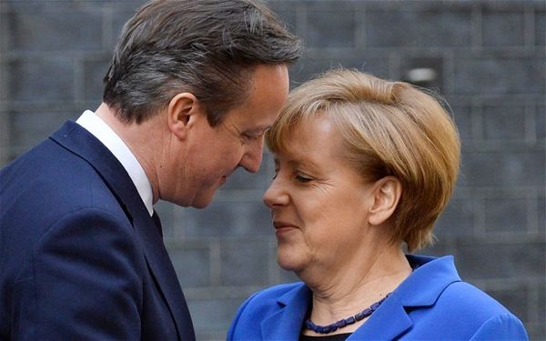 LE "DICTATEUR" MERKEL VEUT REMPLACER LE PEUPLE ALLEMAND PAR DES MIGRANTS ET EMPECHER LE "BREXIT" DE L'UERSS" !