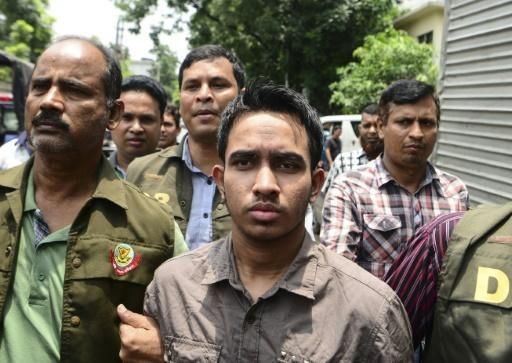 LE BANGLADESH ARRETE 12000 POSSIBLES TERRORISTES ISLAMISTES! LA FRANCE "VIT ENSEMBLE" AVEC 4000 FICHIERS " S" !