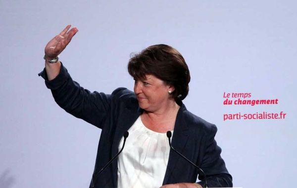 NON A LA "CONNASSE" SOCIALISTE DES 35H MARTINE AUBRY QUI CAPITULE A LILLE ! RESISTANCE,COMBAT ET COURAGE FACE AU TERRORISME, A L'INVASION MIGRATOIRE!