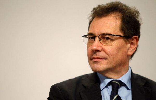 LA SALOPERIE CENTRISTE ROBERT ROCHEFORT, COPIN DU TRAITRE BAYROU, SE MASTURBE DEVANT LES PETITES FILLES CHEZ CASTORAMA VELIZY!