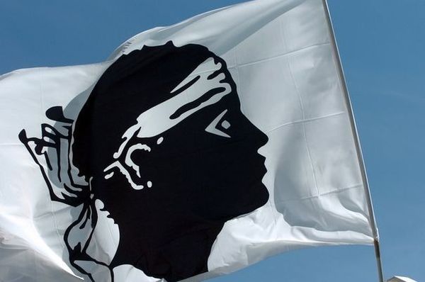 SI VOUS NE VOULEZ PAS DE MIGRANTS CHEZ VOUS: FAIRE COMME LES CORSES! REAGIR VIOLEMMENT, MONTRER SES MUSCLES, MANIFESTER !