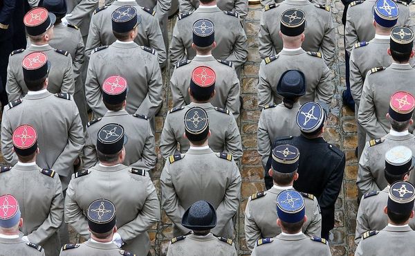 VERS UNE NOUVELLE BATAILLE D'ALGER EN FRANCE AVEC INTERVENTION DE L'ARMEE!