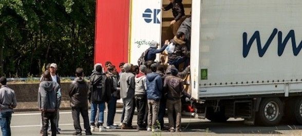 CAZENEUVE, MINISTRE DE L'INVASION, DE L'ISLAMISATION, DE L'OCCUPATION !