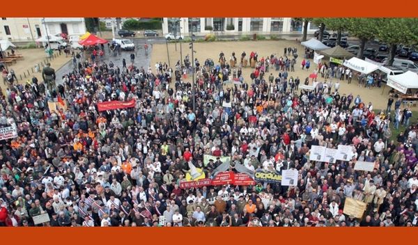 200 MANIFESTANTS A CALAIS POUR LES MIGRANTS, DES MILLIERS A MONT DE MARSAN POUR LES TRADITIONS !