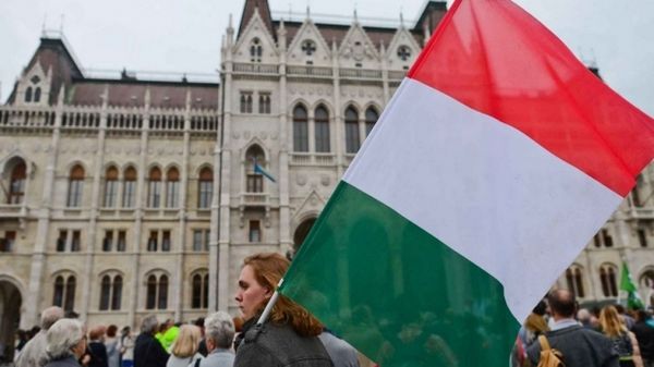 BRAVO LES HONGROIS REVOLTES CONTRE L'INVASION MIGRATOIRE! LE MOT DE CAMBRONNE POUR L'UE, MERKEL ET JUNCKER !