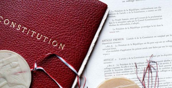 IL FAUT CHANGER NOS LOIS , PROCEDER A DES REFERENDUMS ET ASSURER LA PRIMAUTE DU DROIT FRANCAIS !