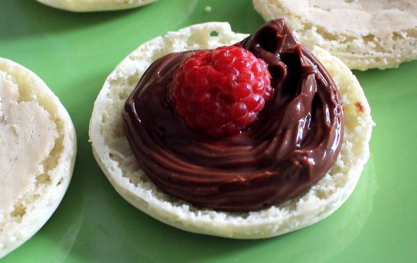 Macarons thé vert, chocolat, framboises