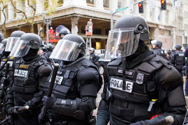 Vers un ETAT policier au service du fric !
