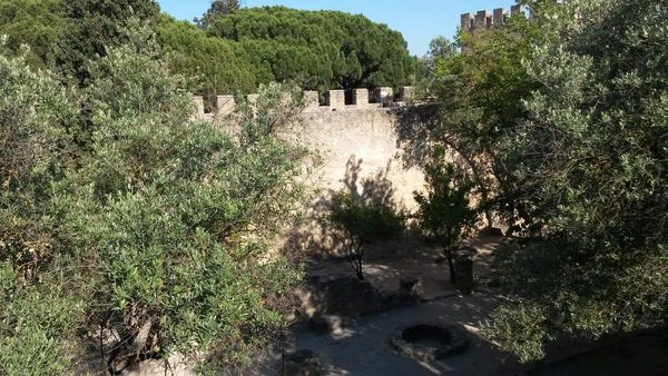 Le parc du château est fort agréable car ombragé. Nous y avons fait une halte reposante