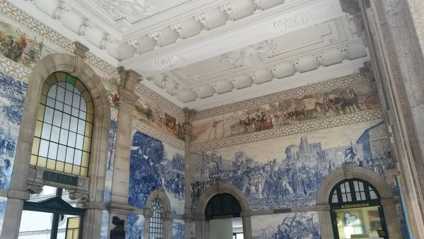L'interieur de la gare et ses superbes azulejos