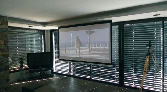 Projection intégrée dans le salon