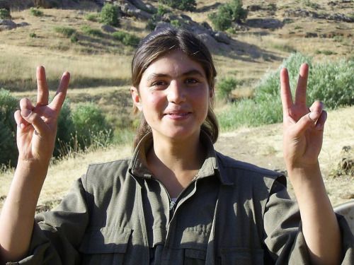 8 Mars: Femmes pour un monde libre. YPG . respect.