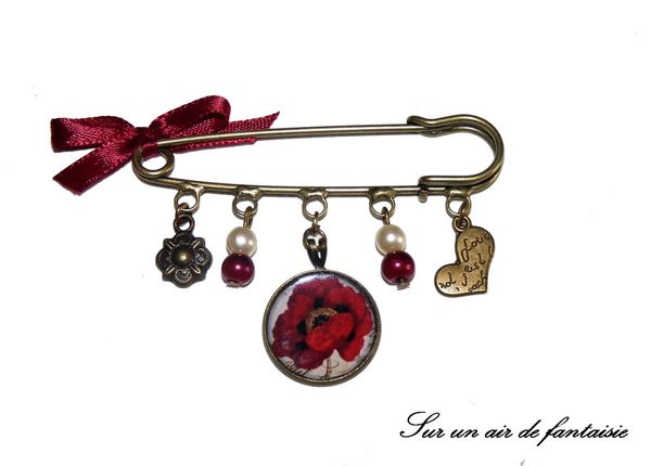 Broche "Les jolis coquelicots ..." sur base en métal bronze, avec cabochon