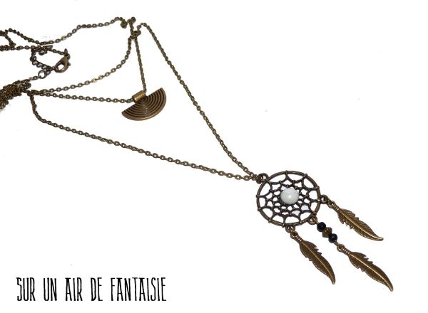 Sautoir triple rang, ethnique chic, avec capteur de rêve.